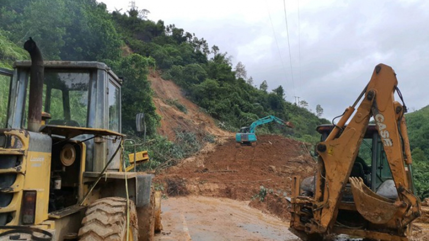 Typhoon Molave leaves roads throughout central Vietnam damaged